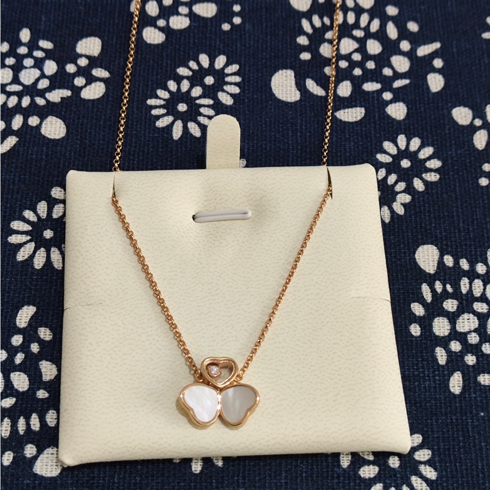 Chopard Rose Gold Mother-of-Pearl Clover Necklace - Picture 4 of 8